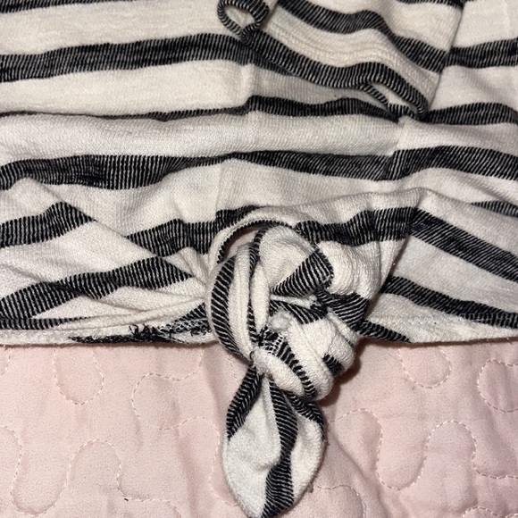 Black & Cream Striped Old Navy long Sleeve shirt size M - Picture 2 of 3